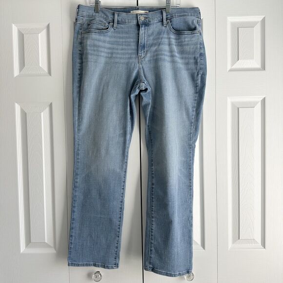 Levis Jeans Womens Plus Size 16W Classic Straight Light Denim Wash Streetwear - Picture 1 of 9